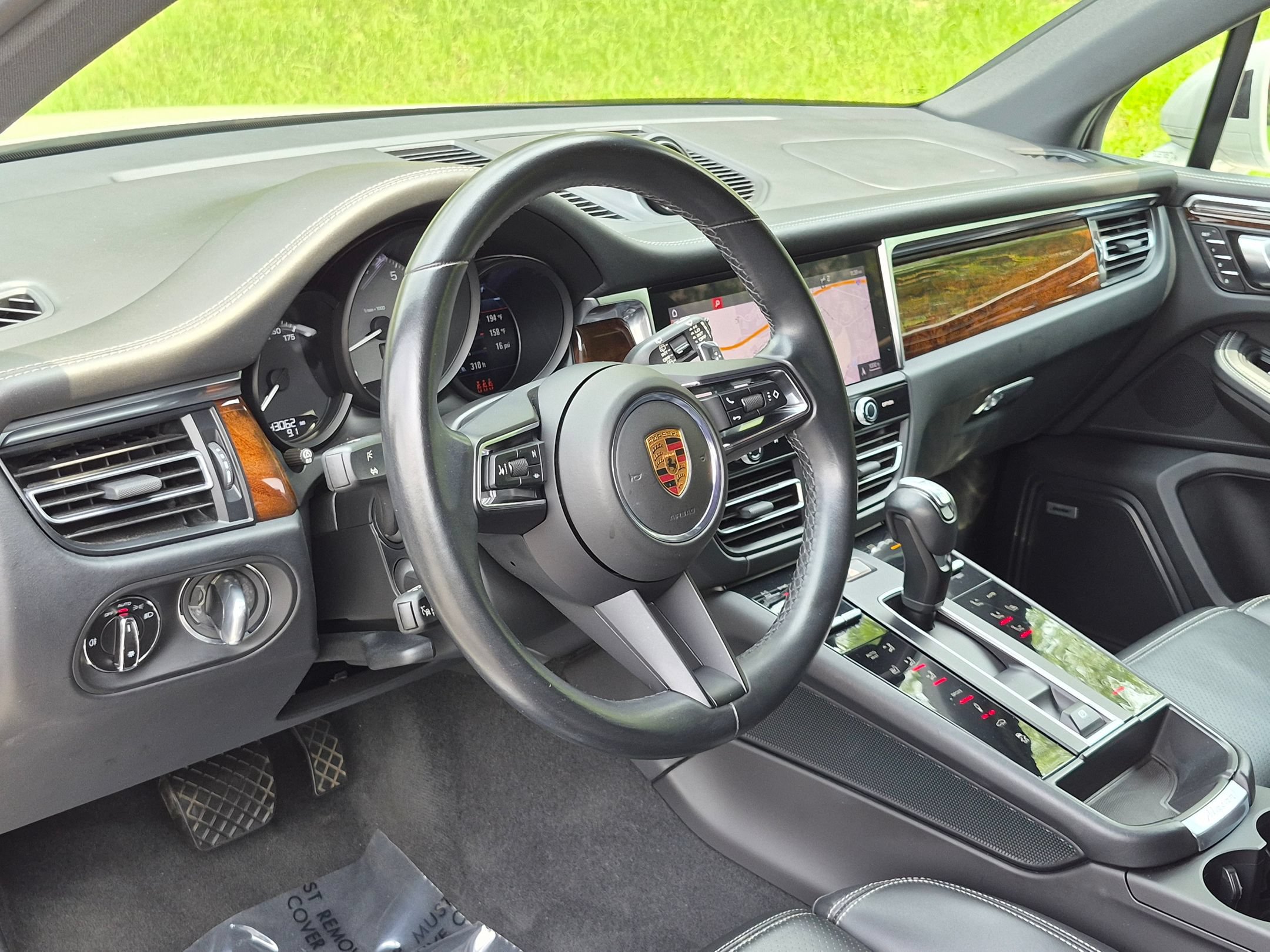 Certified 2022 Porsche Macan S AWD/4WD image 4