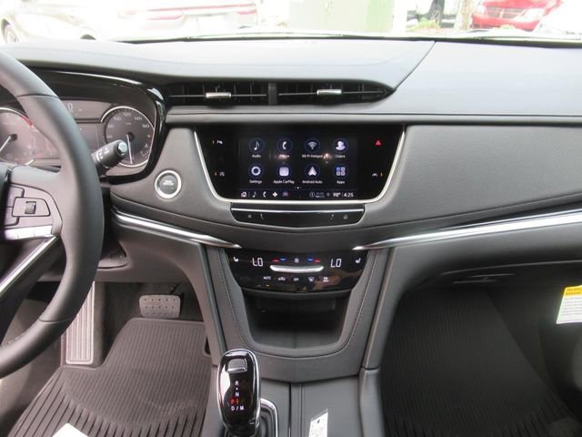 New 2025 Cadillac XT6 Luxury image 19