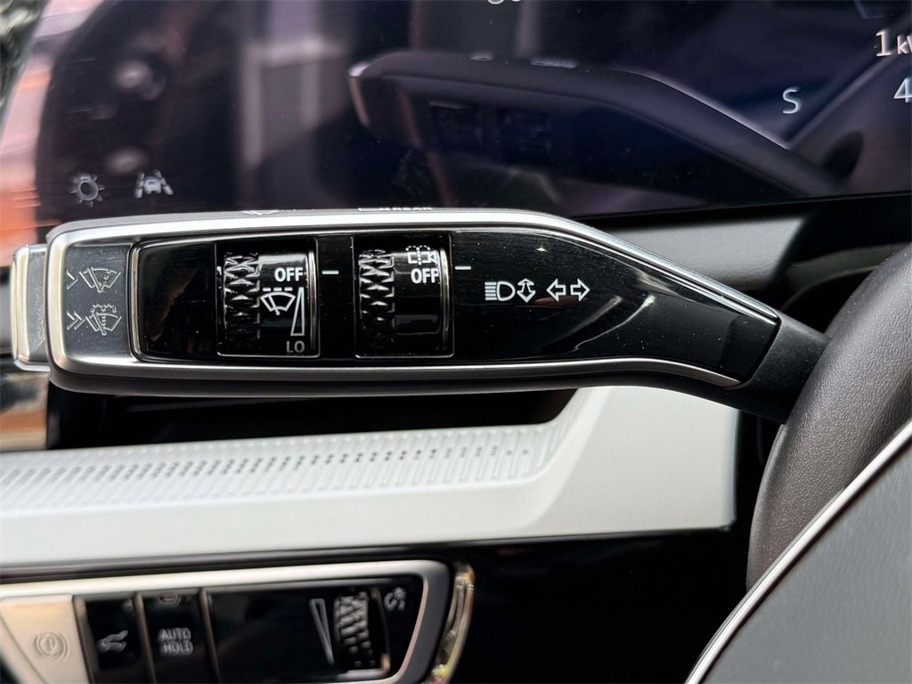 Used 2025 Cadillac Optiq Luxury 1 image 28