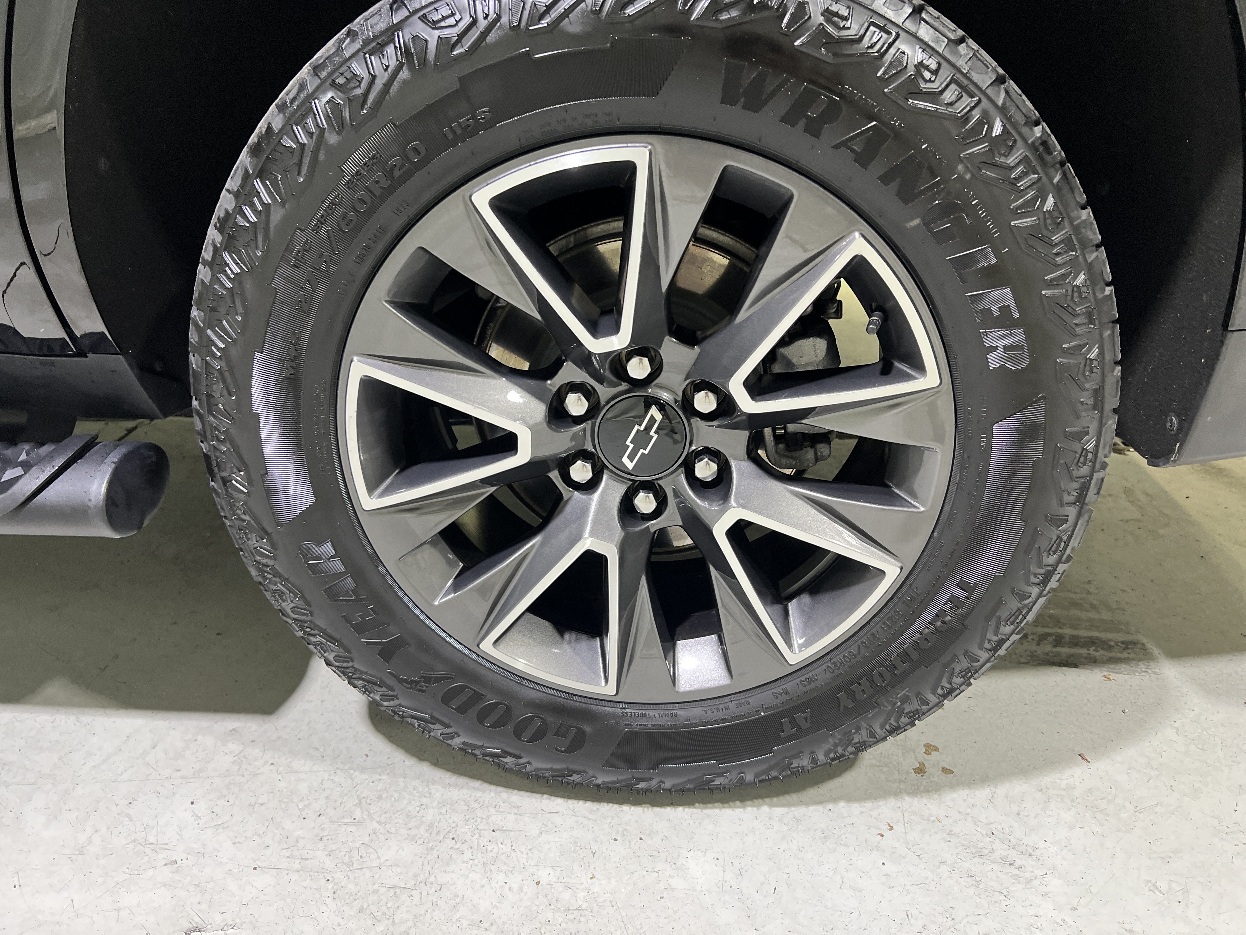 Certified 2023 Chevrolet Tahoe Z71 w/ Luxury Package AWD/4WD image 13