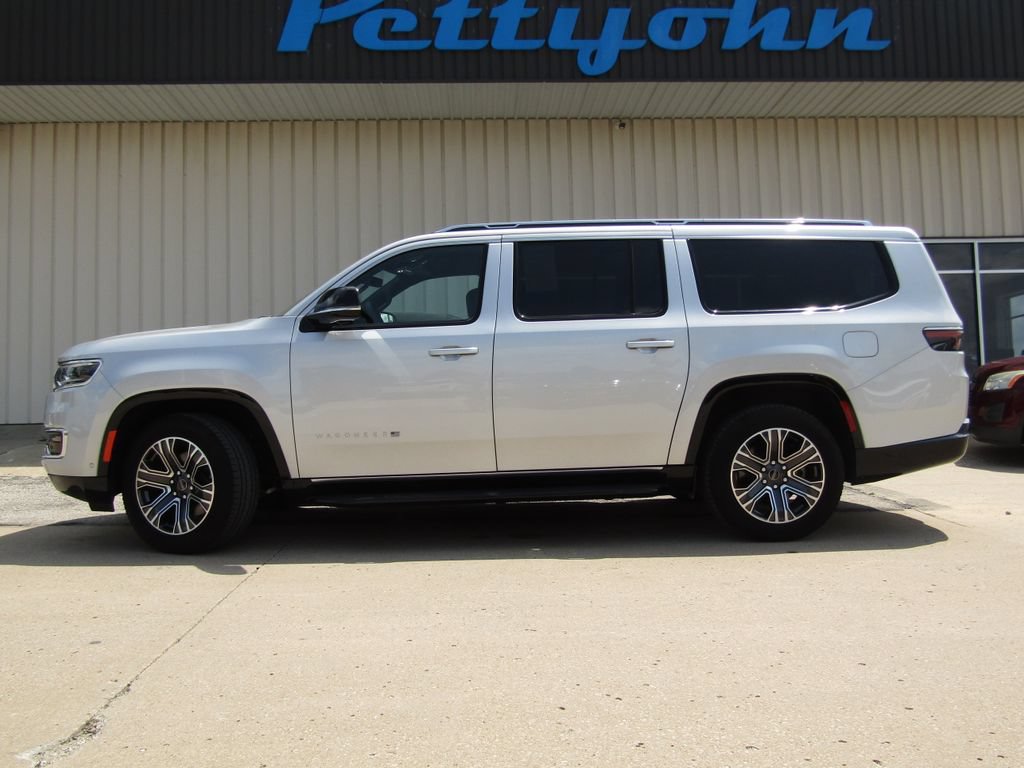 Used 2025 Jeep Wagoneer L Series II AWD/4WD image 11