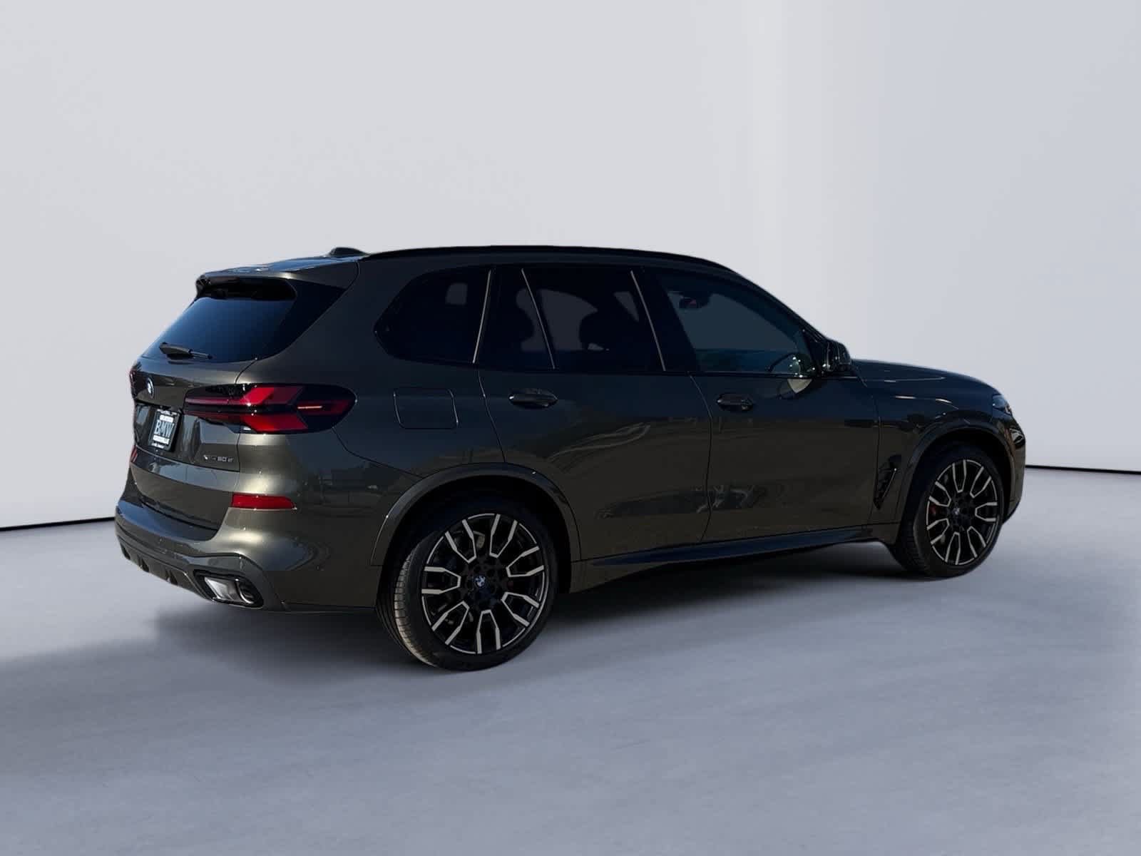 New 2026 BMW X5 xDrive50e w/ Executive Package AWD/4WD image 3