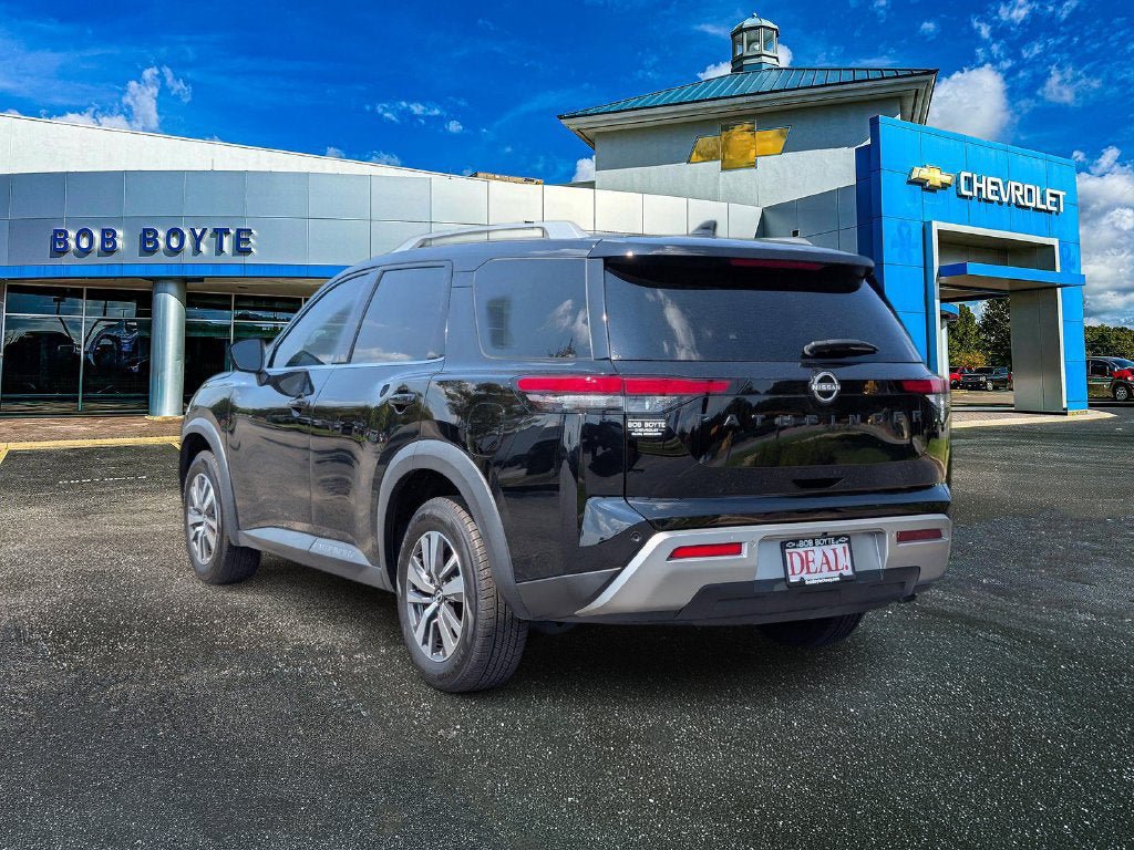 Used 2023 Nissan Pathfinder SL w/ Lighting Package (N92) FWD image 7