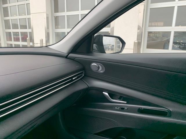 Used 2023 Hyundai Elantra SEL image 13