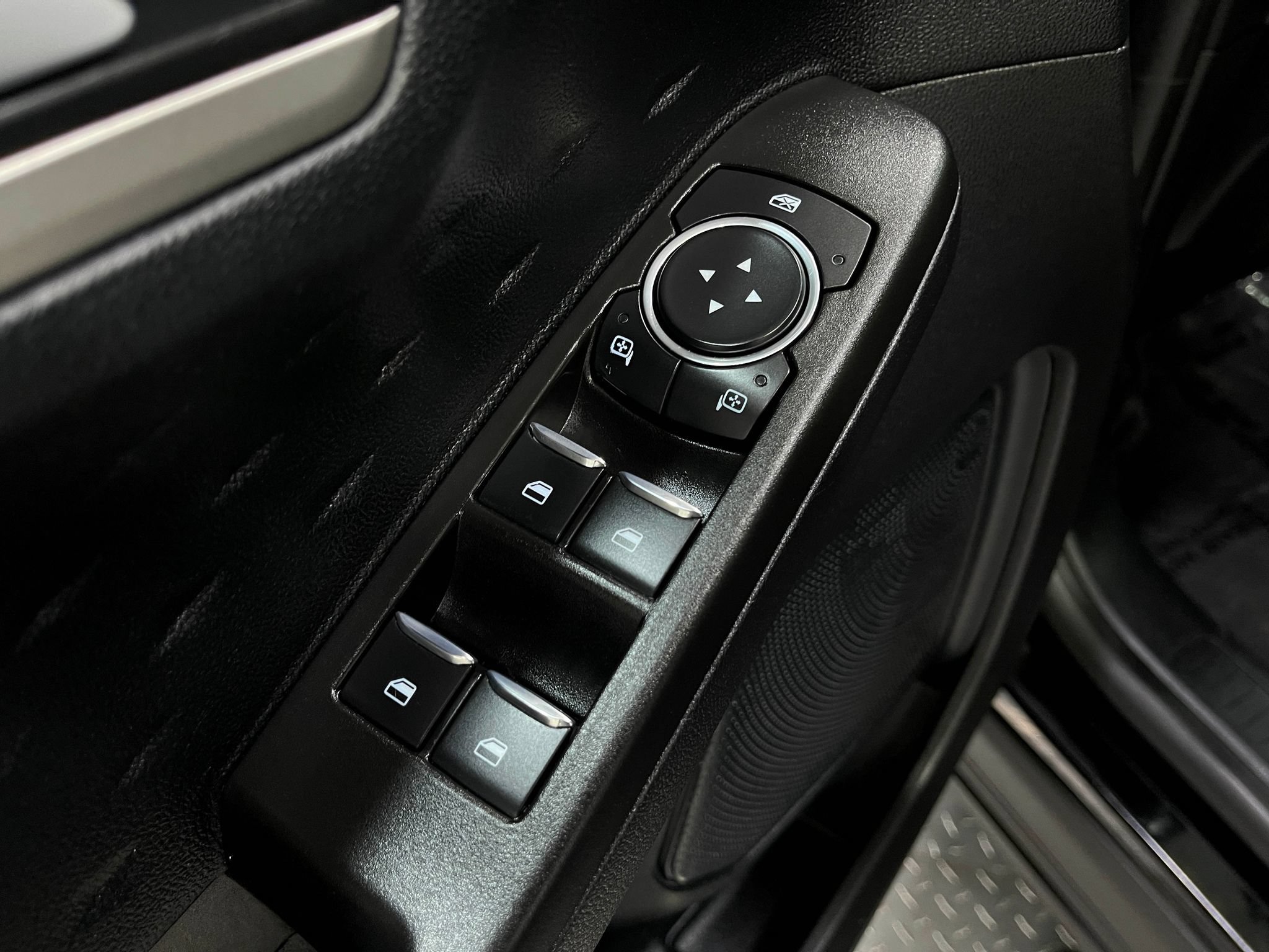 Used 2020 Ford Escape SEL FWD image 14