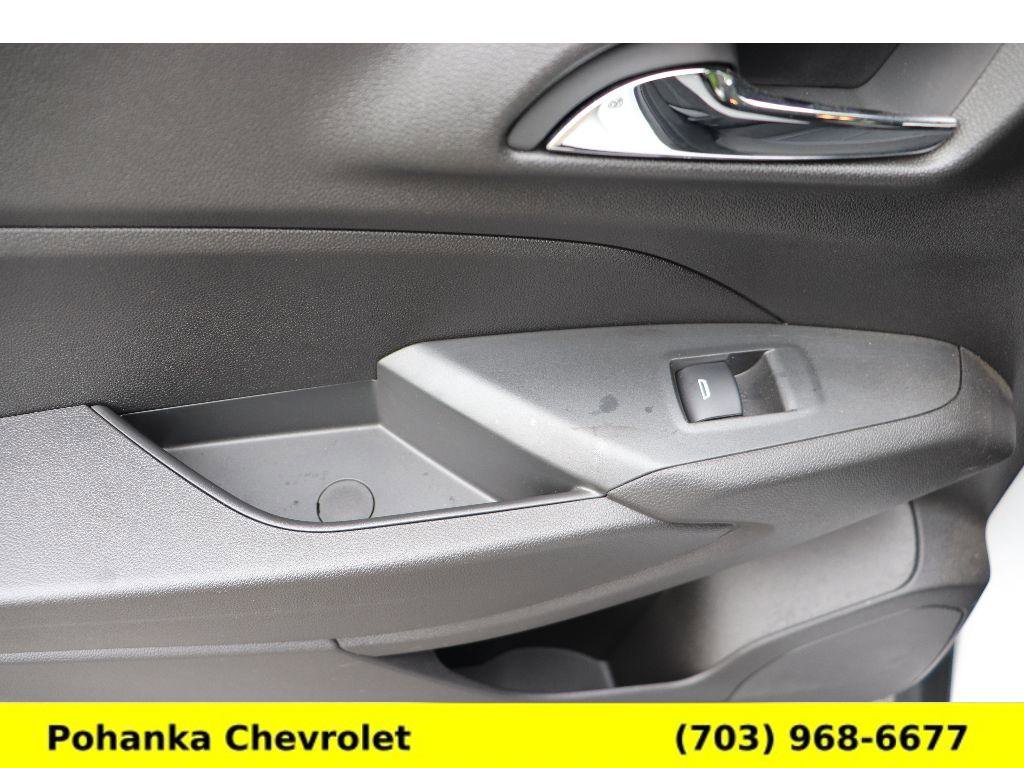 Used 2024 Chevrolet Trax LS w/ LS Convenience Package FWD image 24
