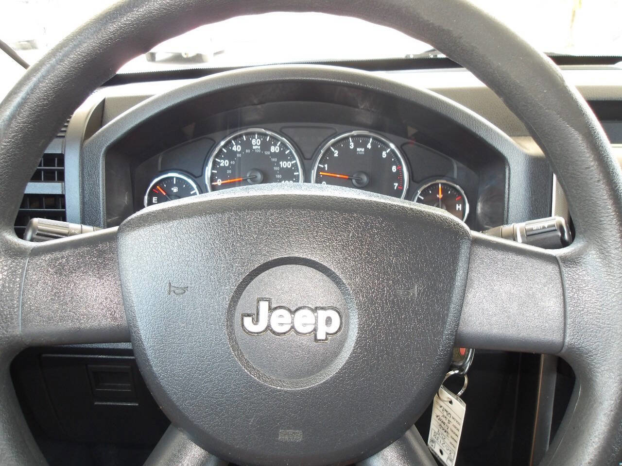 Used 2009 Jeep Liberty Sport image 14