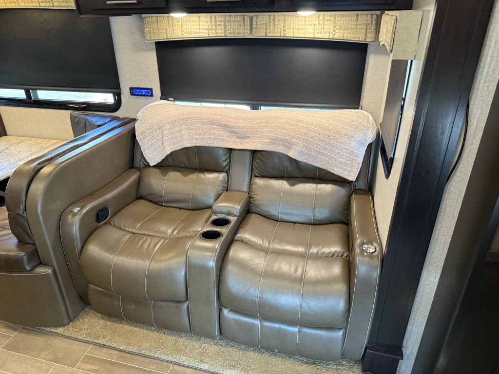 Used 2018 RAM 5500 SLT w/ Quick Order Package 29G SLT image 61