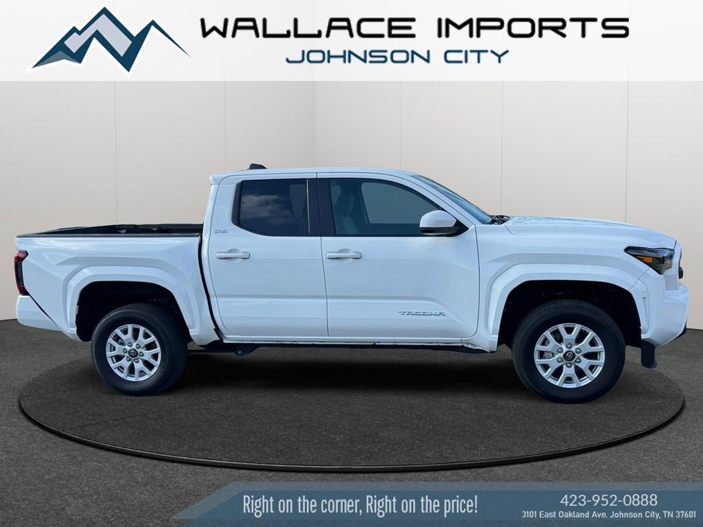 Used 2025 Toyota Tacoma SR5 AWD/4WD image 6