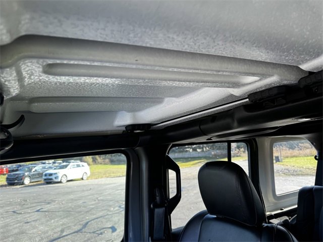 Used 2021 Jeep Wrangler Unlimited Sahara image 38