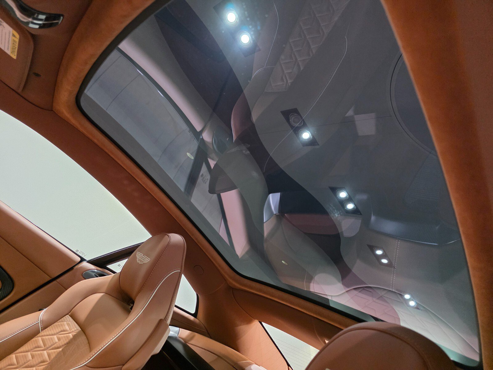 Used 2025 Aston Martin Vanquish RWD image 18
