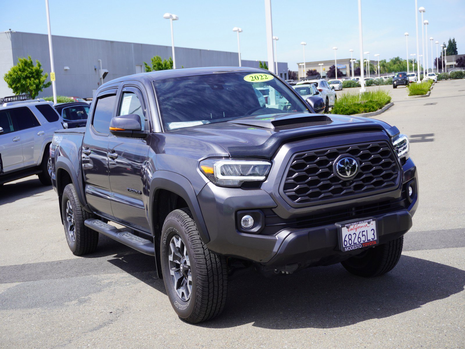 Used 2022 Toyota Tacoma TRD Off-Road w/ TRD Premium Off Road Package AWD/4WD image 1