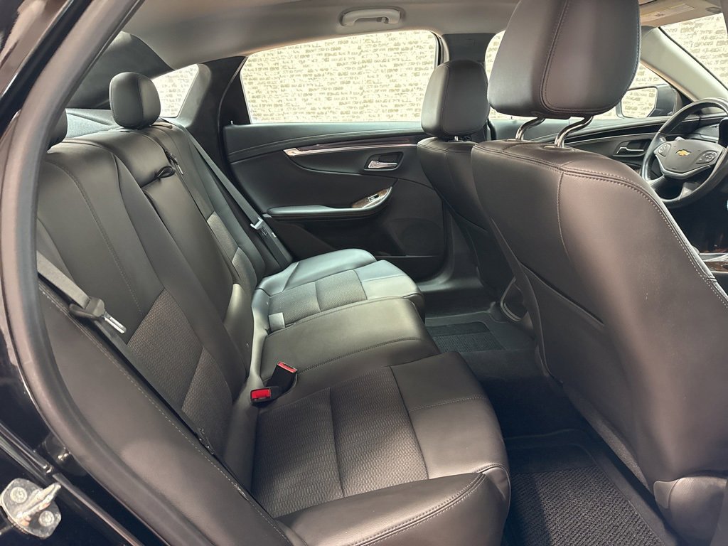 Used 2015 Chevrolet Impala LT w/ Convenience Package image 12