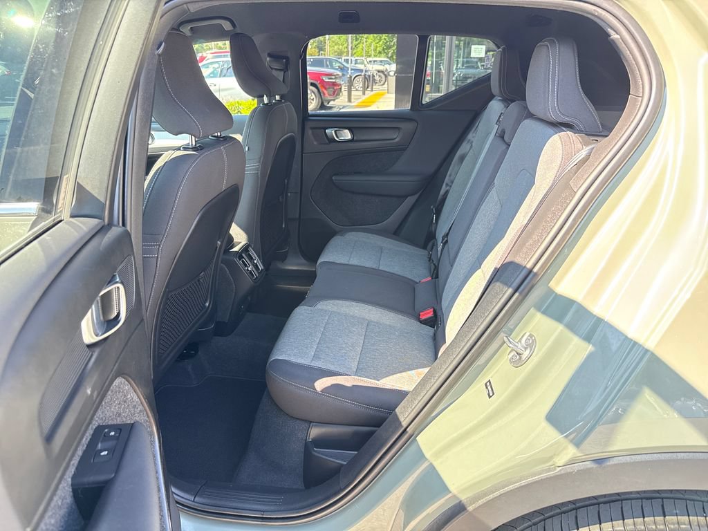 Used 2024 Volvo XC40 B5 Core AWD/4WD image 30