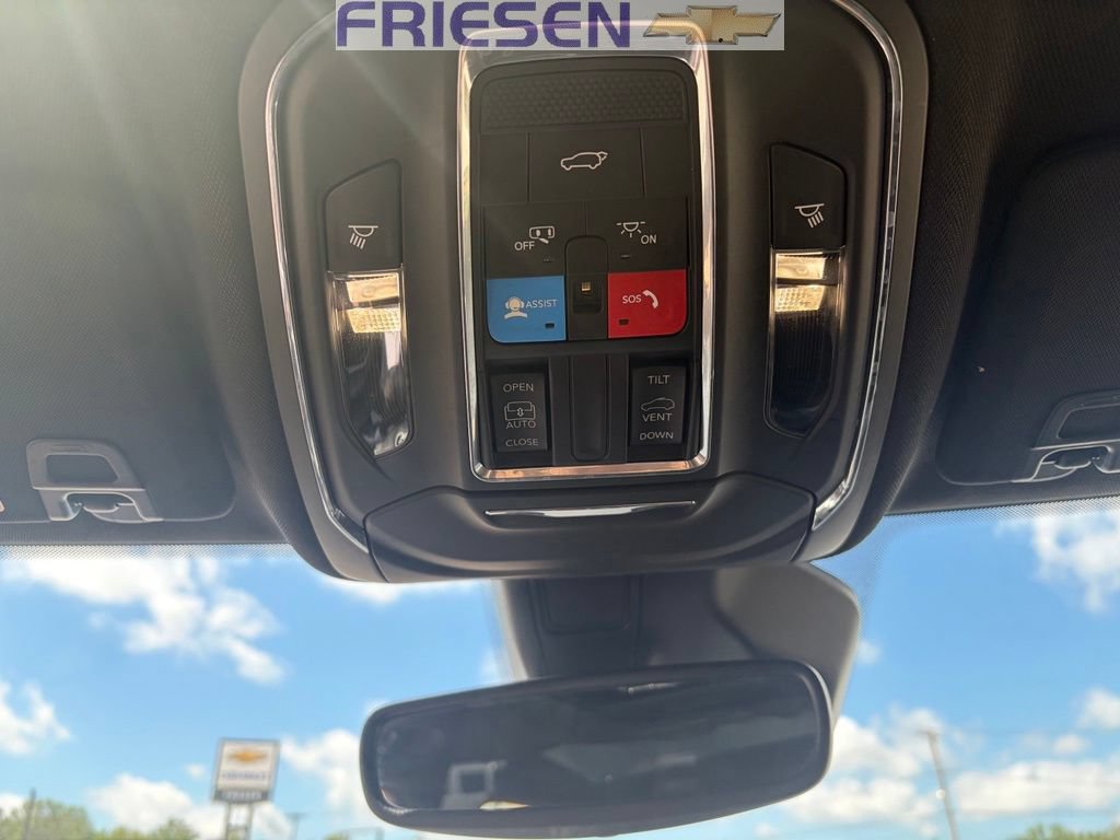 Used 2023 Jeep Grand Cherokee Altitude AWD/4WD image 17