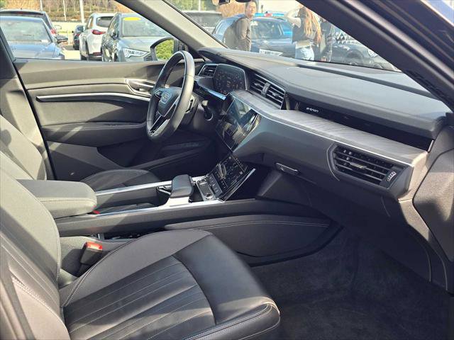 Used 2024 Audi Q8 e-tron Premium image 11