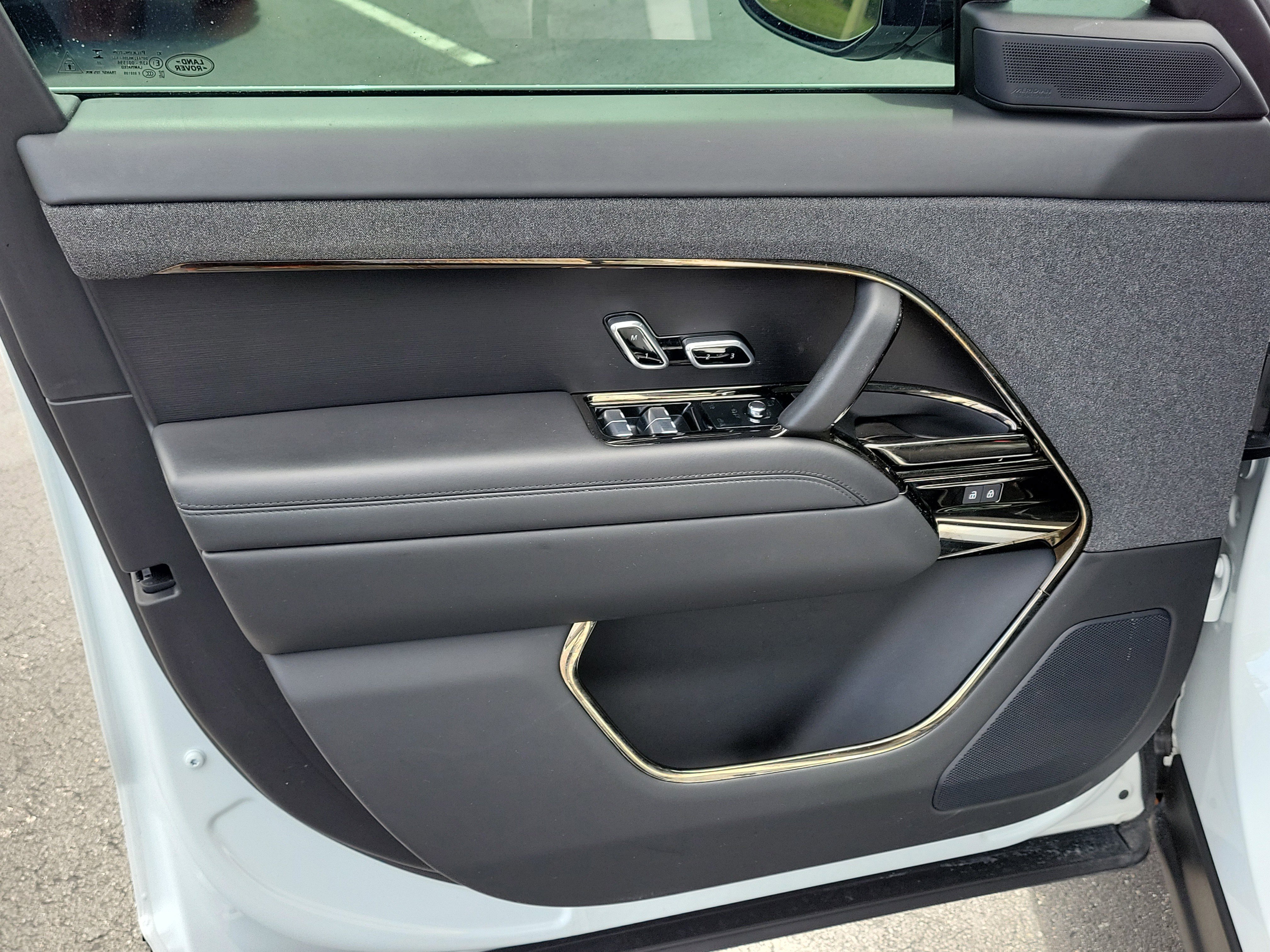 Used 2024 Land Rover Range Rover Sport SE image 17