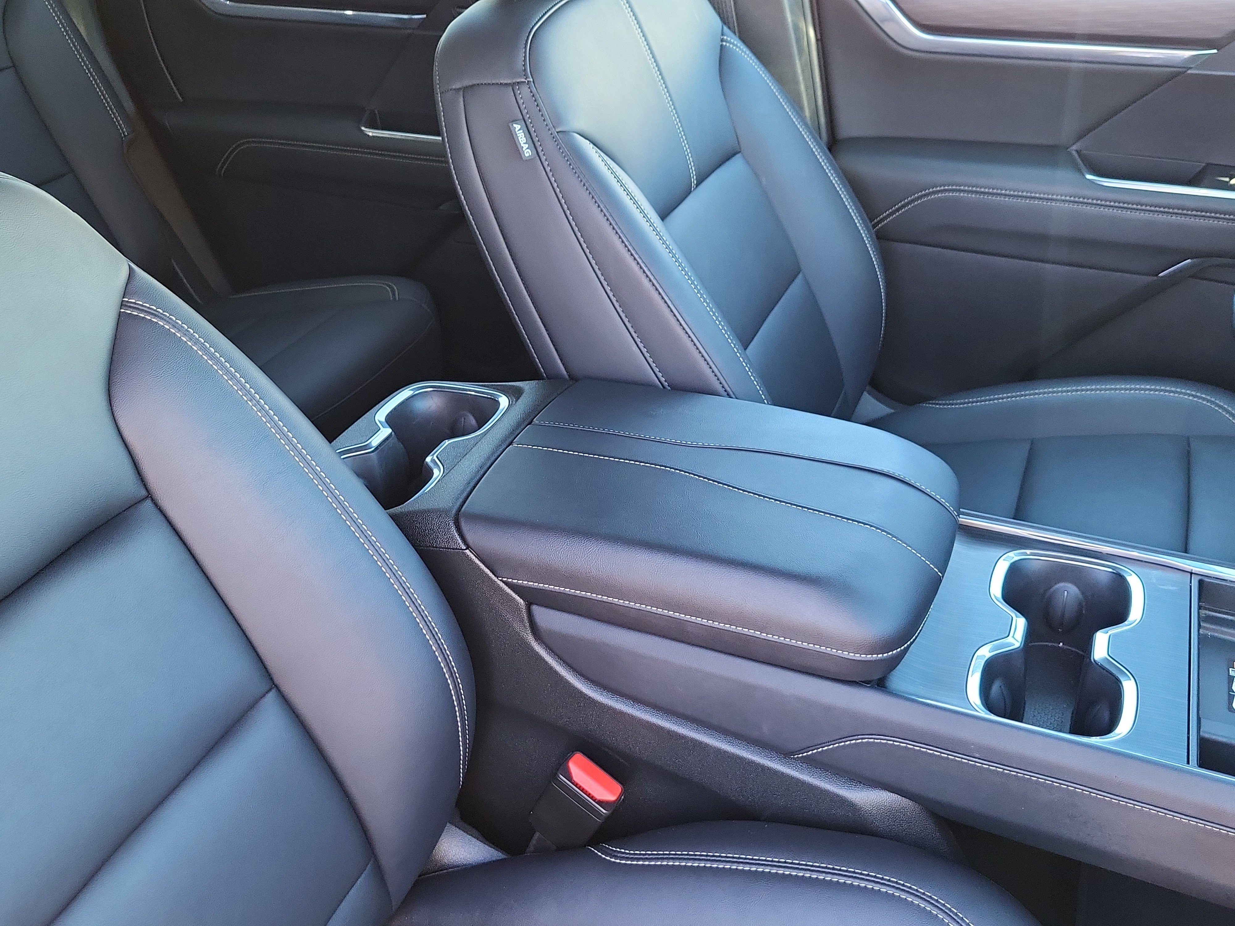 Used 2024 GMC Acadia Elevation image 14