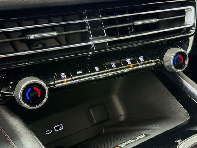 Used 2025 Chevrolet Traverse Z71 image 19