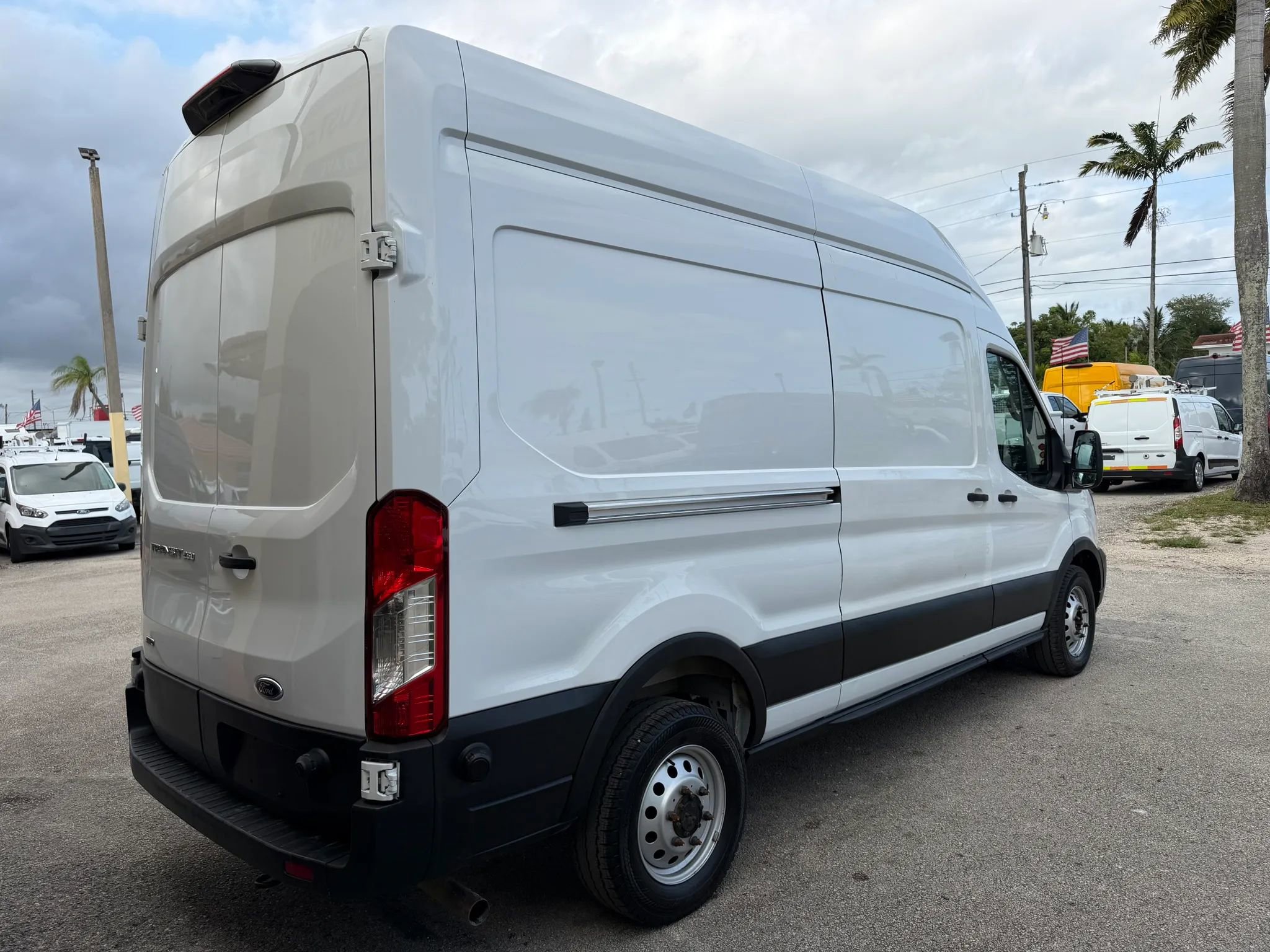 Used 2025 Ford Transit 250 148 High Roof AWD image 7