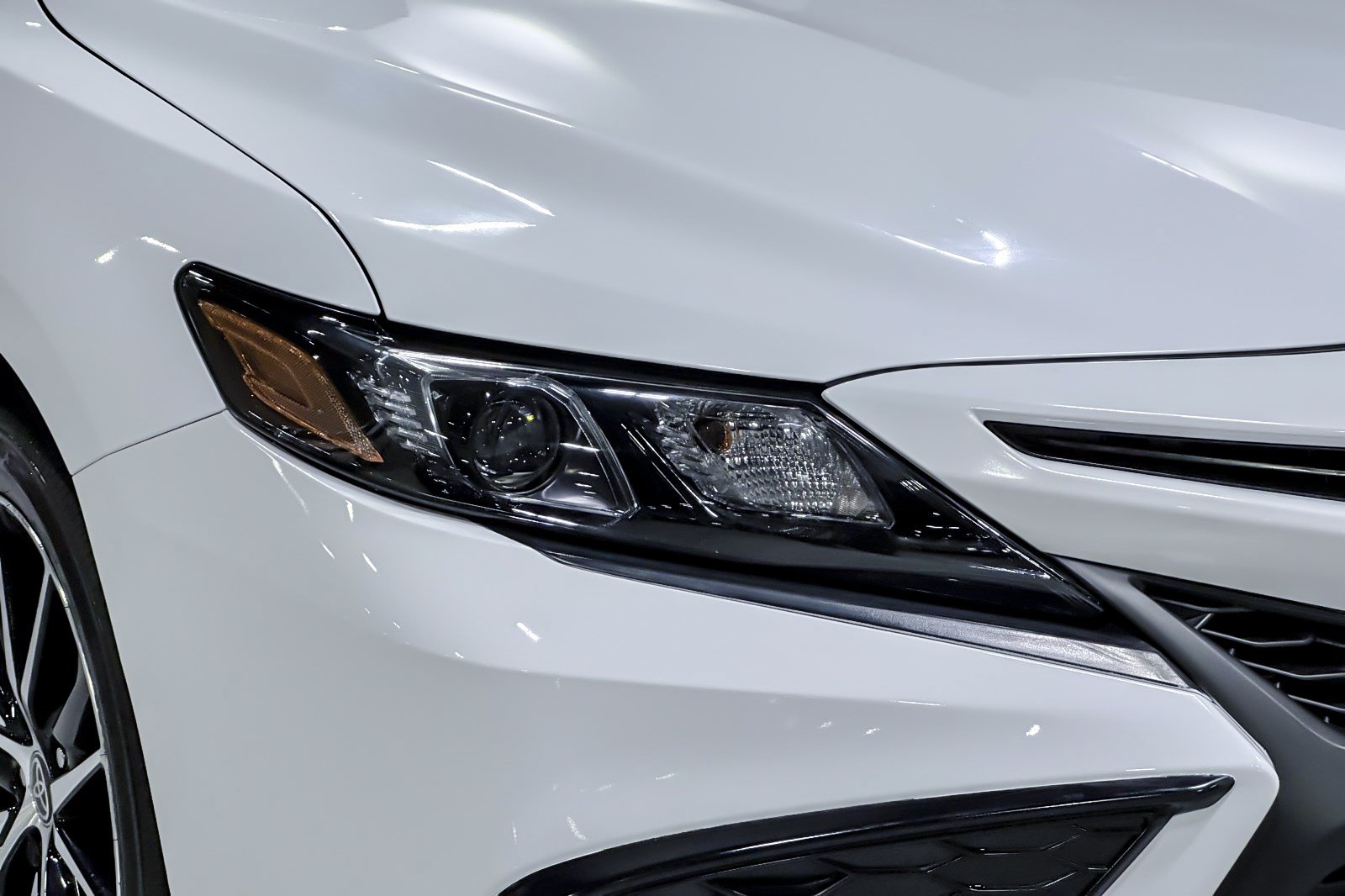 Used 2023 Toyota Camry SE FWD image 11