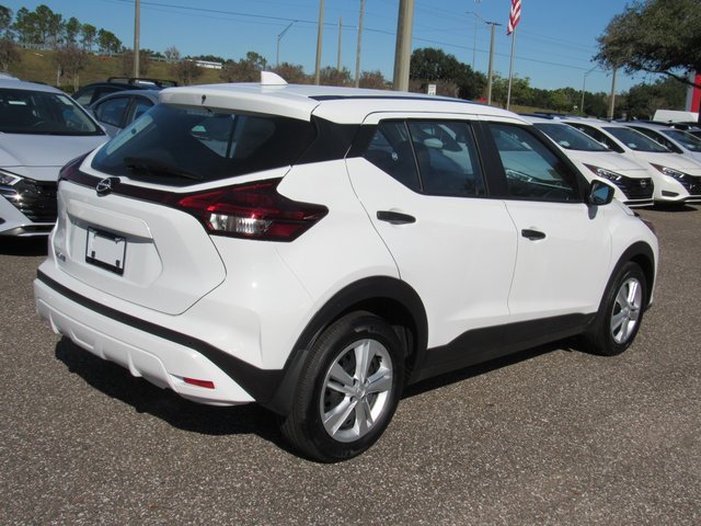 New 2025 Nissan Kicks Play S image 3