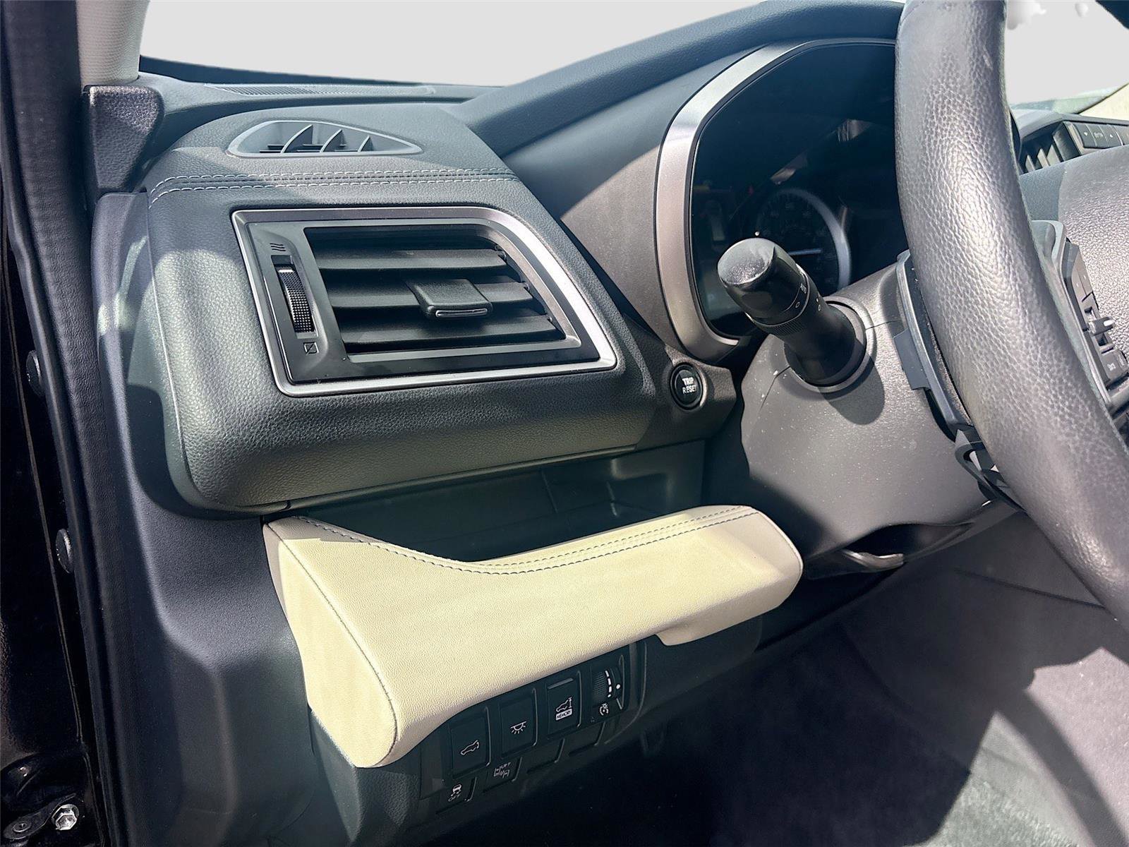 Used 2022 Subaru Ascent Limited image 11