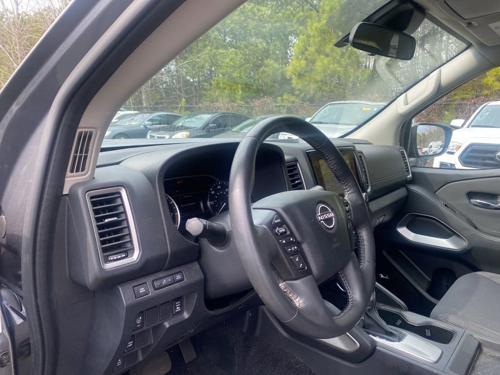 Used 2024 Nissan Frontier SV w/ SV Convenience Package image 16