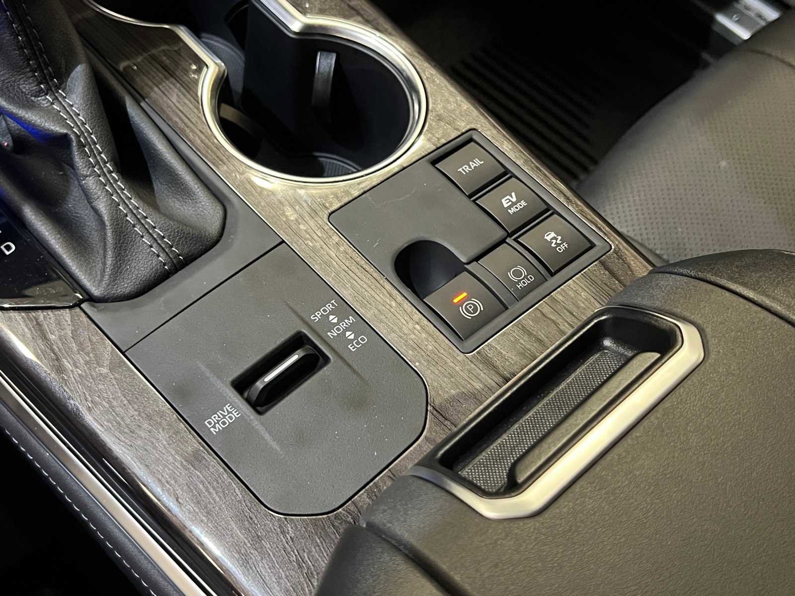 Certified 2025 Toyota Highlander Platinum image 23