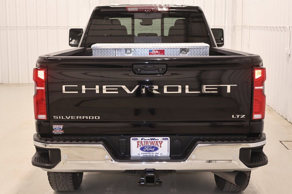 Used 2025 Chevrolet Silverado 2500 LTZ w/ LTZ Premium Package image 8