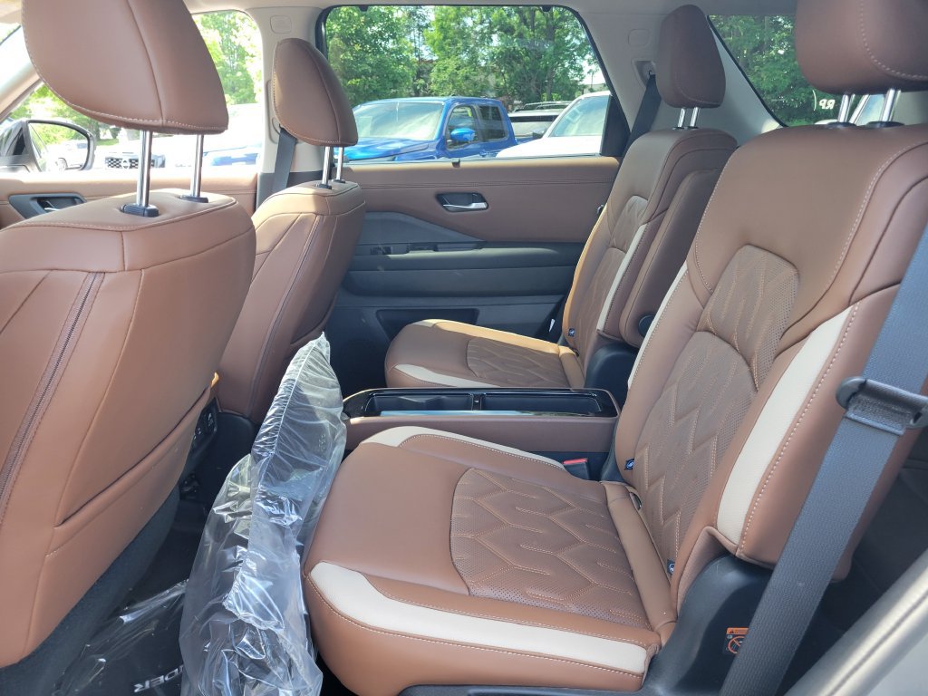 New 2026 Nissan Pathfinder Platinum AWD/4WD image 30