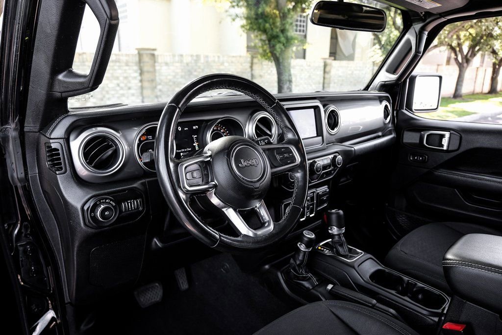 Used 2020 Jeep Wrangler Unlimited Sahara image 25