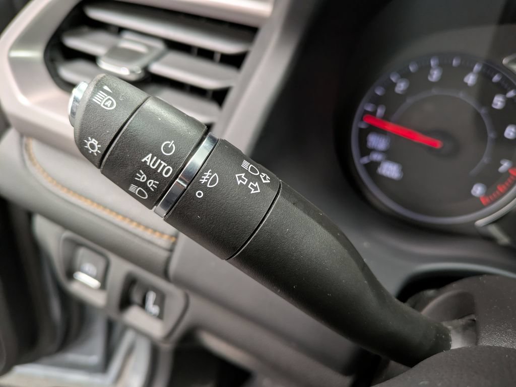 Used 2023 GMC Acadia AT4 AWD/4WD image 17