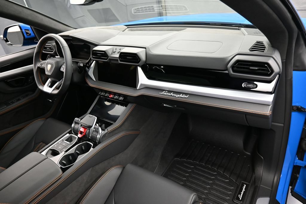 Used 2025 Lamborghini Urus SE AWD/4WD image 31
