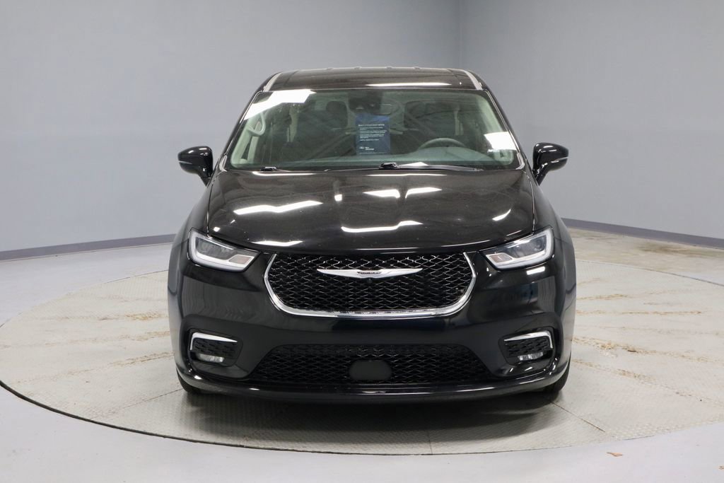 Used 2024 Chrysler Pacifica Touring-L FWD image 7