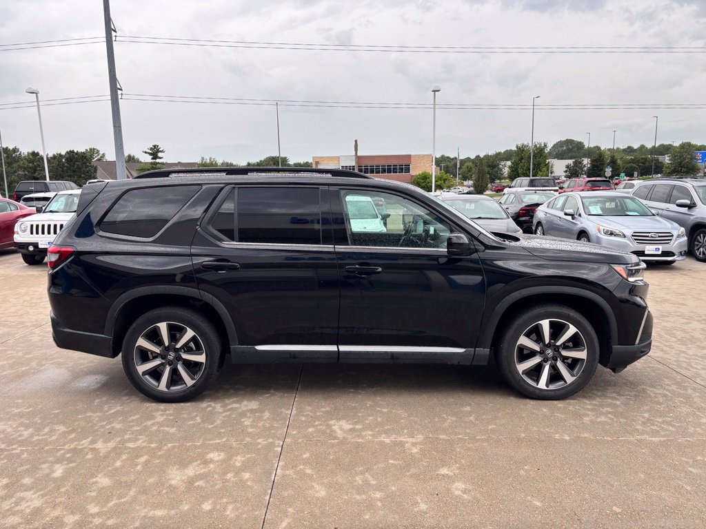 Certified 2025 Honda Pilot Touring image 4