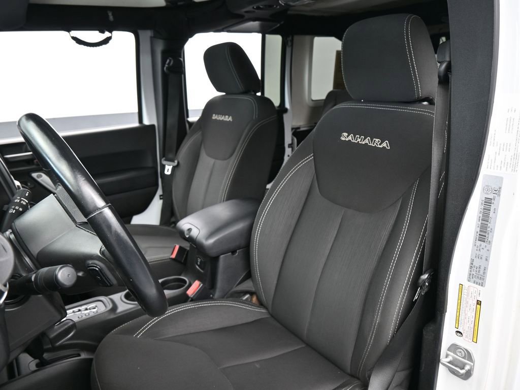 Used 2018 Jeep Wrangler Unlimited Sahara w/ Connectivity Group image 10