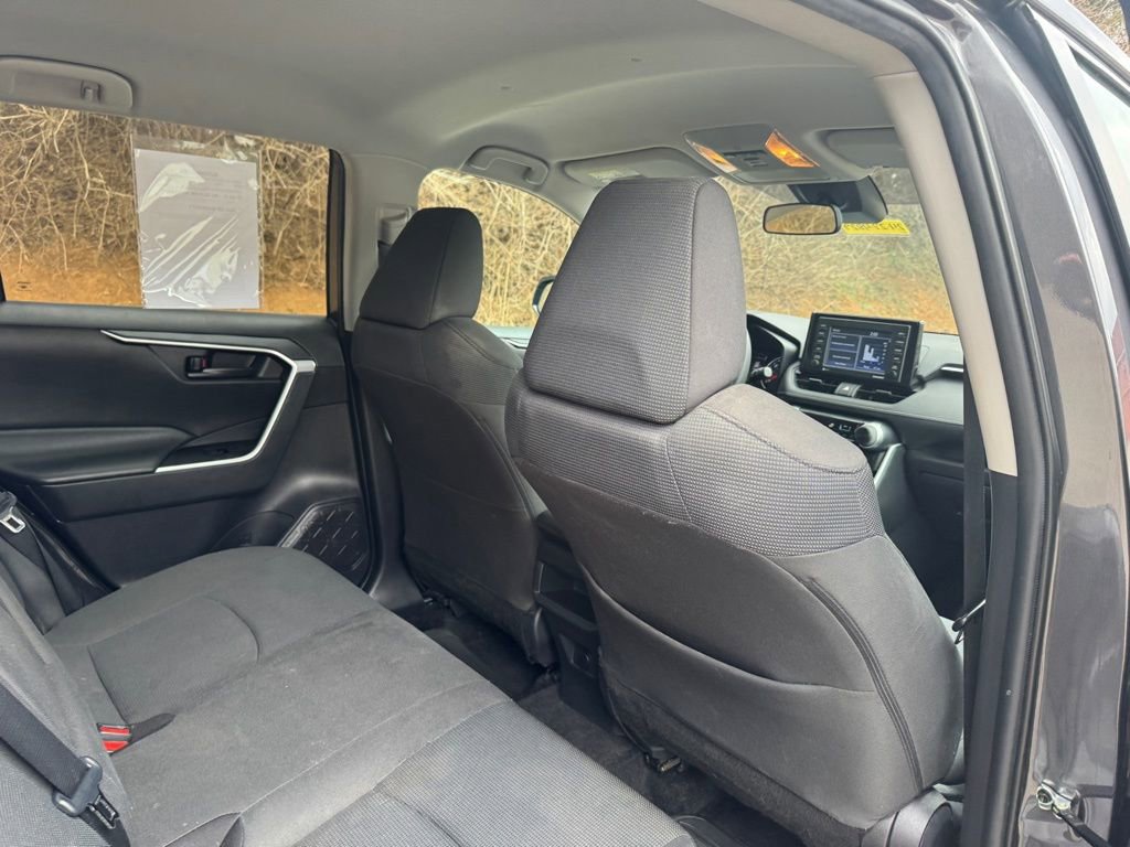 Used 2021 Toyota RAV4 LE image 14
