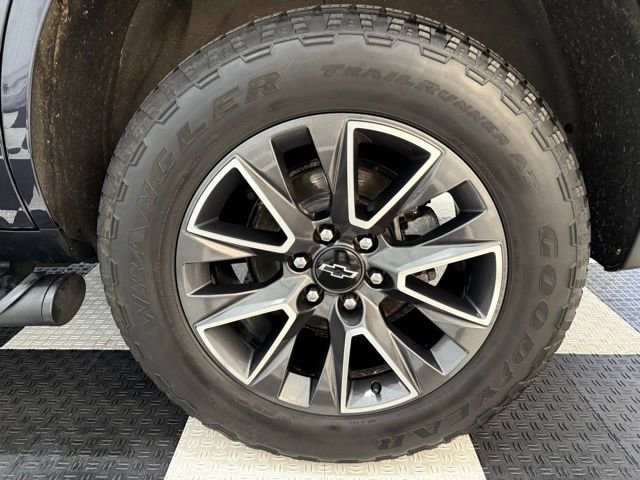 Used 2022 Chevrolet Tahoe Z71 w/ Luxury Package image 13