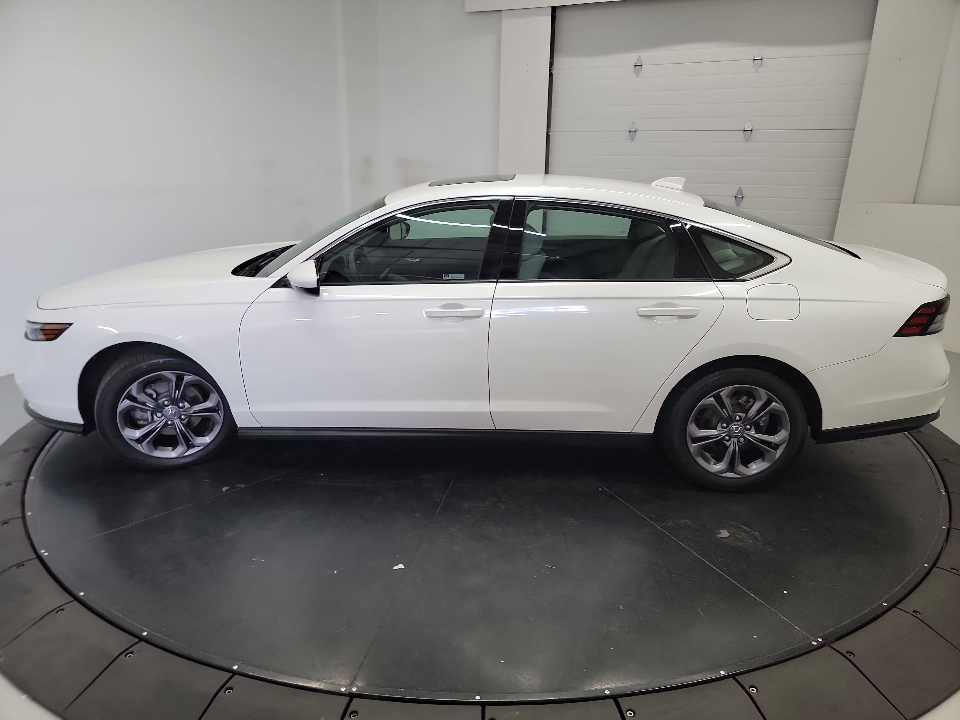 Used 2023 Honda Accord EX image 5