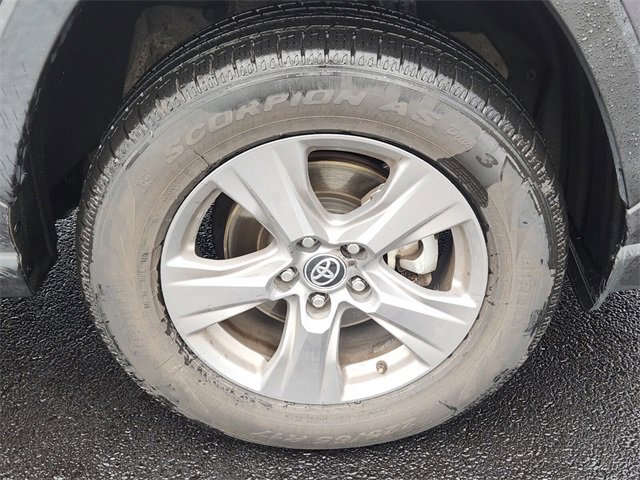 Used 2022 Toyota RAV4 XLE image 18