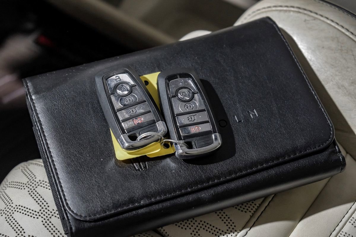 Used 2021 Lincoln Navigator L Black Label w/ Cargo Convenience Package image 71