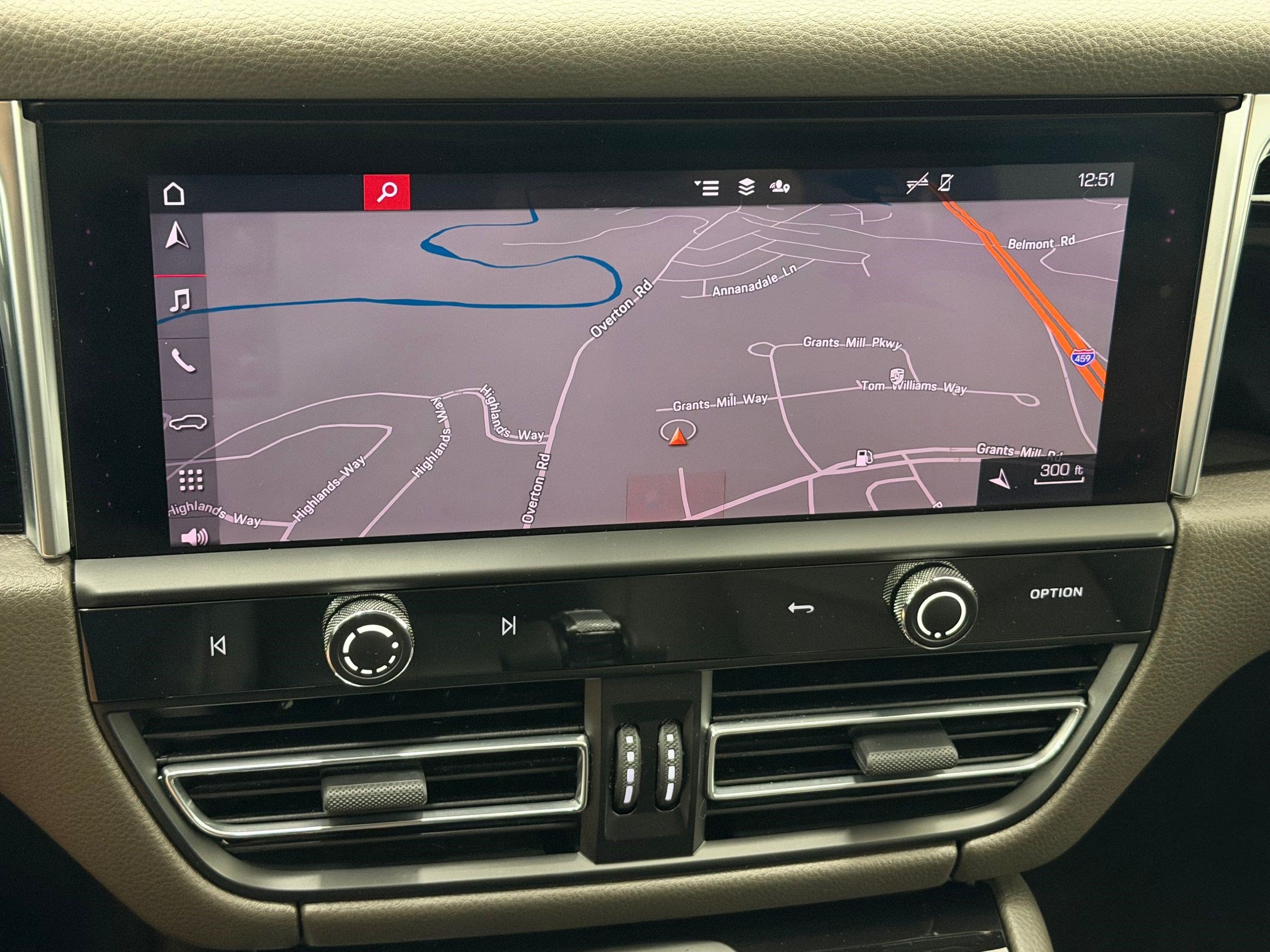 Certified 2024 Porsche Macan S AWD/4WD image 18