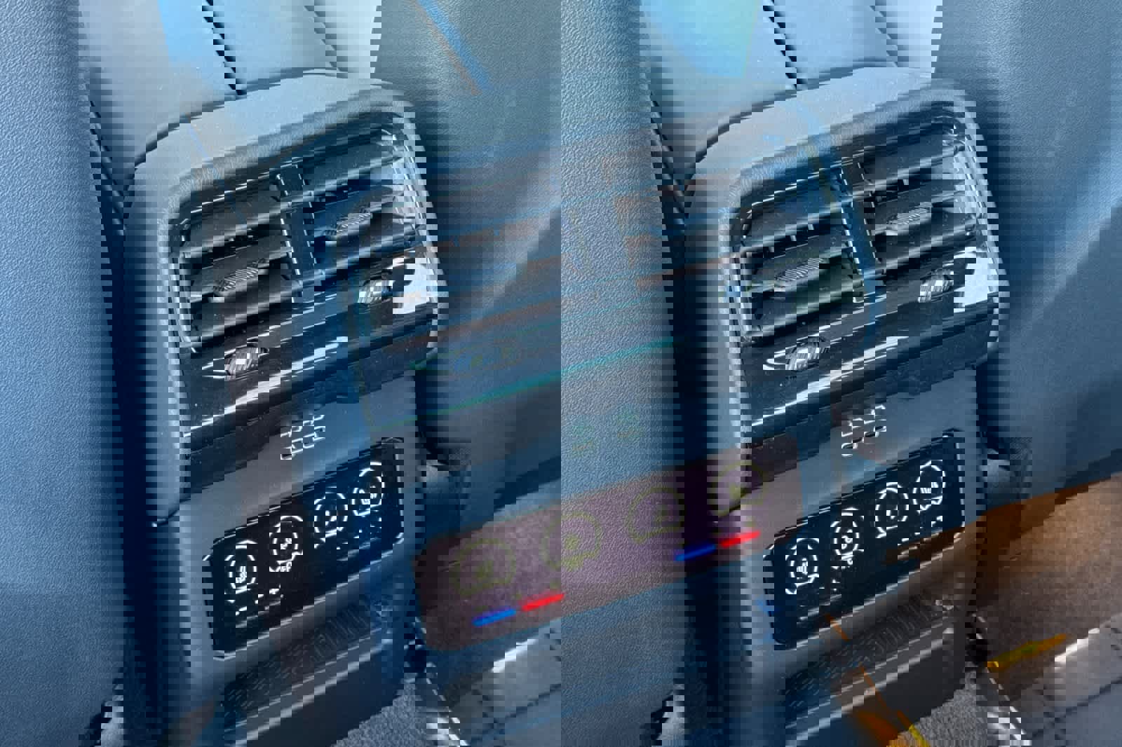 Used 2025 BMW M5 w/ Carbon Package image 14