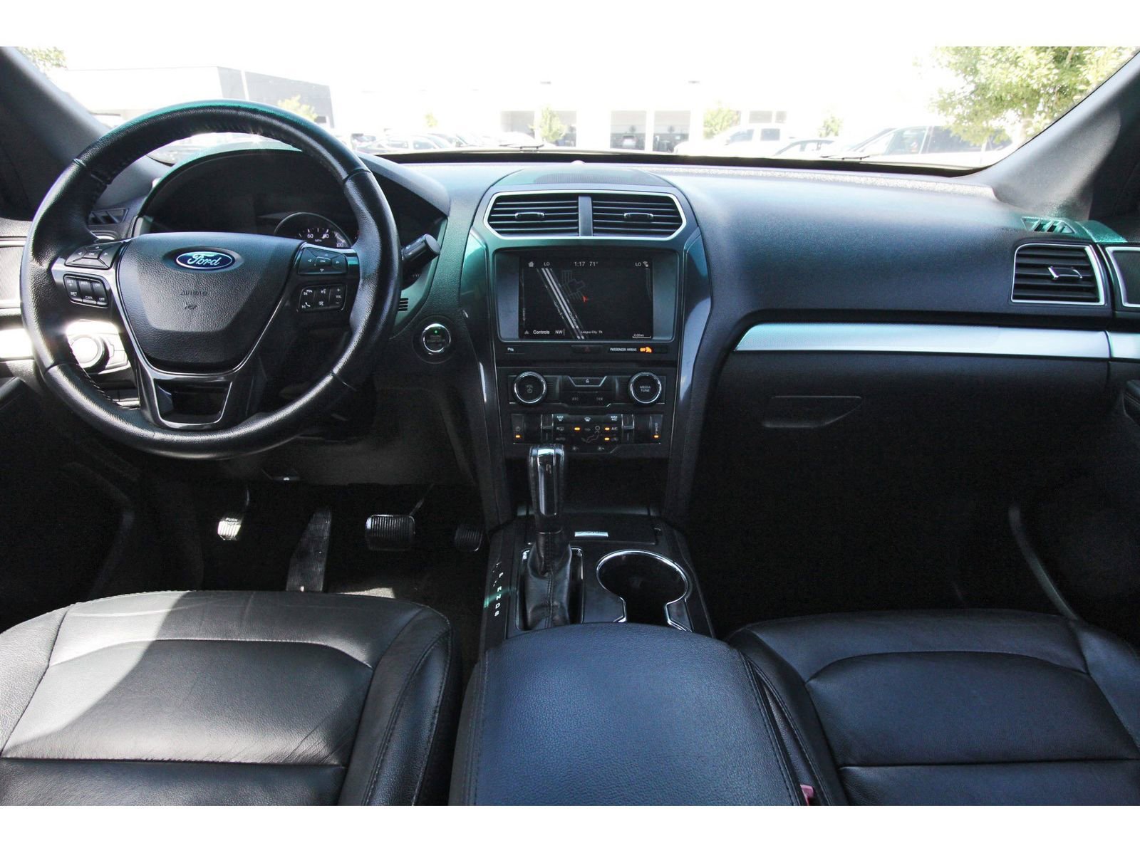 Used 2017 Ford Explorer XLT w/ Equipment Group 202A image 12