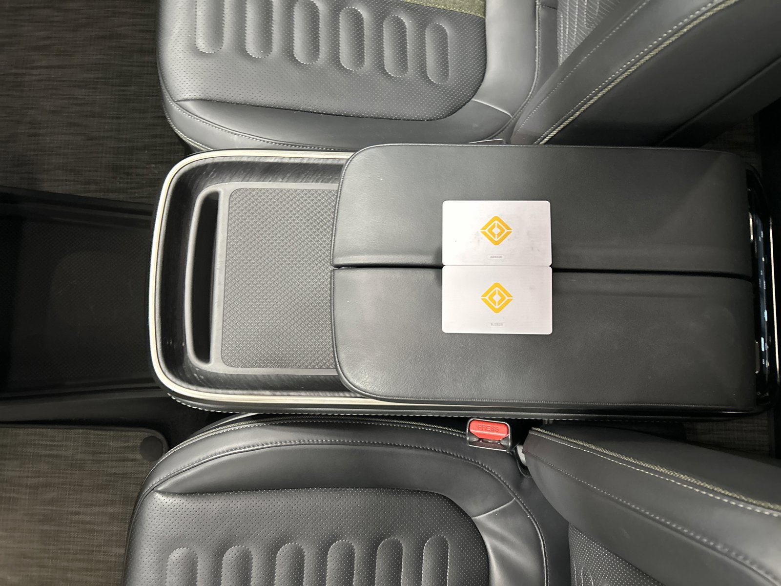 Used 2024 Rivian R1S Adventure image 31