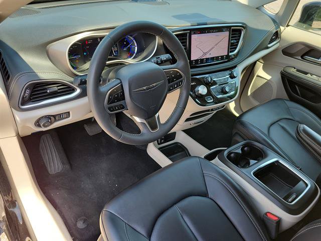Used 2024 Chrysler Pacifica Limited FWD image 8