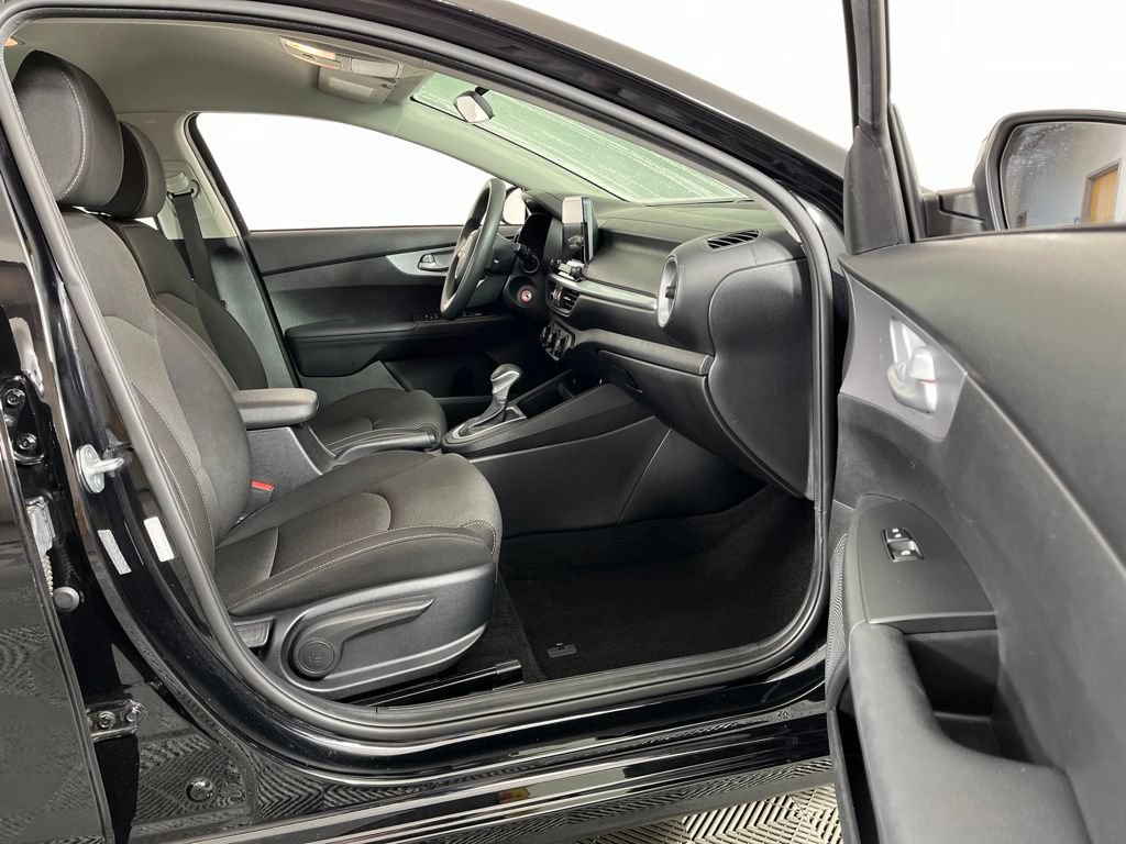 Used 2023 Kia Forte LXS w/ LXS Technology Package FWD image 12