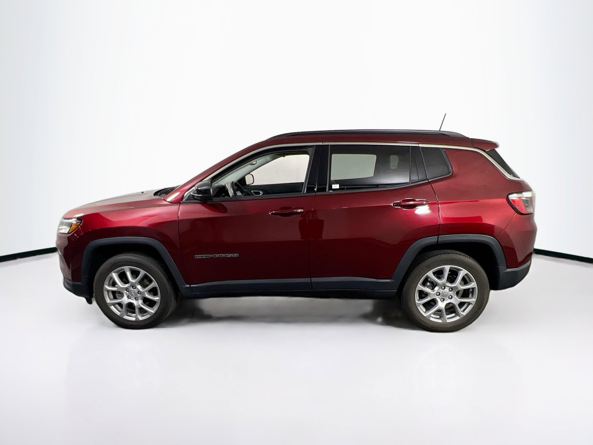 Used 2022 Jeep Compass Latitude image 8