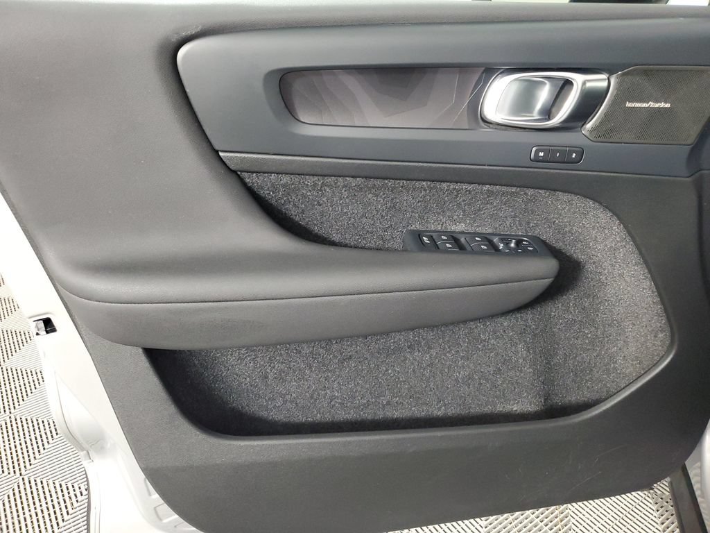 Certified 2024 Volvo C40 P8 Recharge Ultimate w/ Protection Package Premier RWD image 21